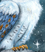 Lade das Bild in den Galerie-Viewer, Fine Art Print einer winterlichen Eule in Aquarell, mit einem sternenklaren Nachthimmel im Hintergrund, gedruckt auf hochwertigem Hahnemühle Luster Papier