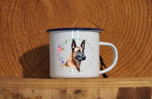 Lade das Bild in den Galerie-Viewer, Personalisierter Emaille-Becher &quot;MALINOIS&quot;
