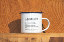 Lade das Bild in den Galerie-Viewer, Personalisierter Emaille-Becher &quot;DEFINITION ALTENPFLEGER / ALTENPFLEGERIN&quot;, Tasse, Geschenk
