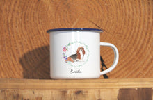 Lade das Bild in den Galerie-Viewer, Personalisierter Emaille-Becher &quot;BASSET&quot;, Tasse, Geschenk
