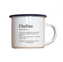 Lade das Bild in den Galerie-Viewer, Personalisierter Emaille-Becher &quot;DEFINITION EHEFRAU / EHEMANN&quot;, Tasse, Geschenk
