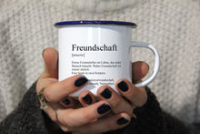 Lade das Bild in den Galerie-Viewer, Personalisierter Emaille-Becher &quot;DEFINITION FREUNDSCHAFT&quot;, Tasse, Geschenk
